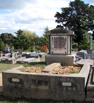 COMMOMS headstone